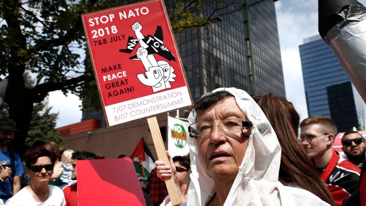 Habitantes de Bruselas en conjunto con ONG’s tomaron las calles contra las políticas de guerra de Donald Trump y la OTAN.