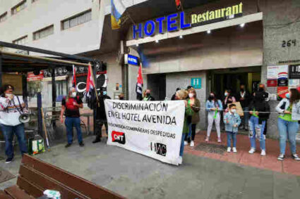 Protesta ante el Hotel Avenida en Vecindario